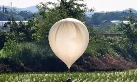 Corea del Norte envía globos con desechos a Corea del Sur paralizando trafico aéreo