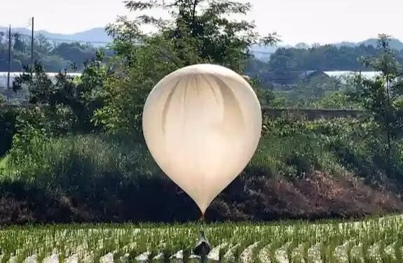 Corea del Norte envía globos con desechos a Corea del Sur paralizando trafico aéreo