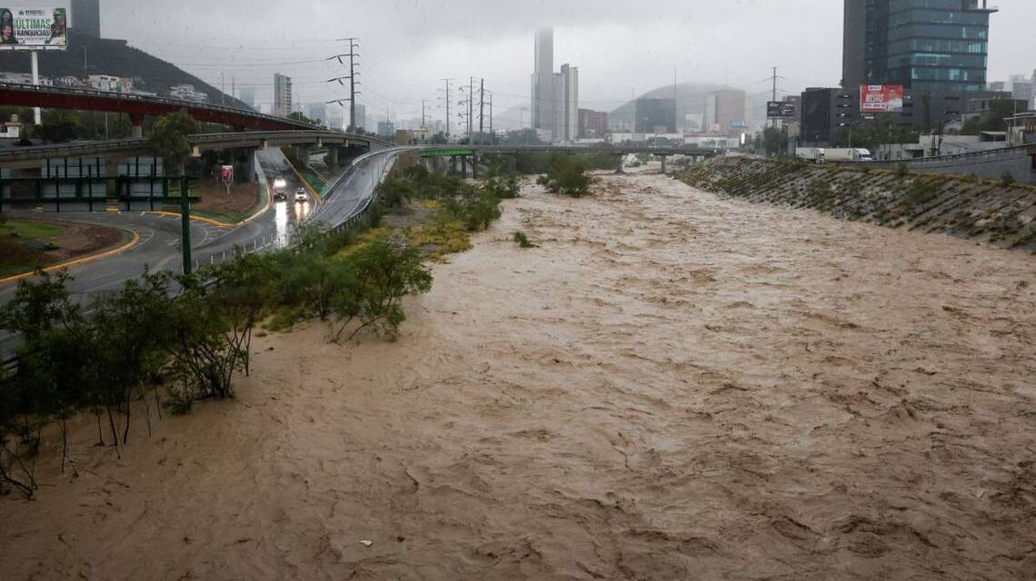 ‘Alberto’ deja a Monterrey inundado y sin transporte