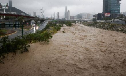 ‘Alberto’ deja a Monterrey inundado y sin transporte