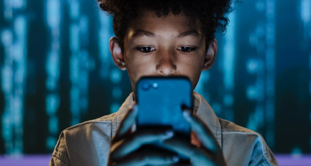 Nueva York planea ley para limitar el adictivo algoritmo de las redes para los menores
