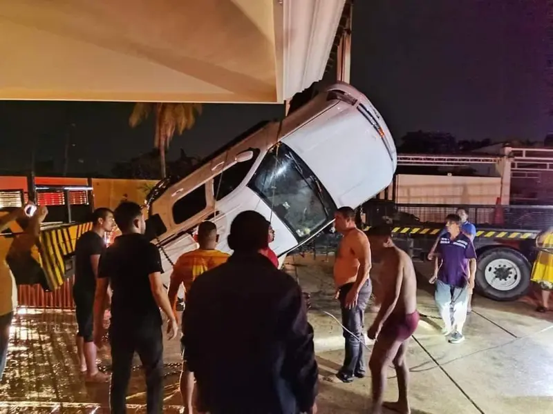 Caen 7 estudiantes al río Coatzacoalcos y mueren ahogados en fin de cursos