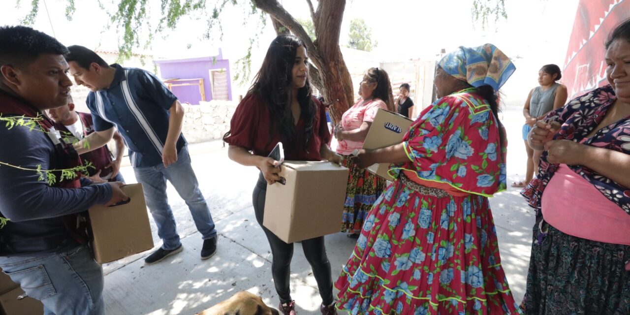 Desarrollo Social entrega apoyos a familias de los pueblos originarios