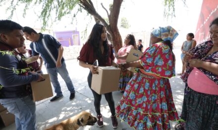 Desarrollo Social entrega apoyos a familias de los pueblos originarios