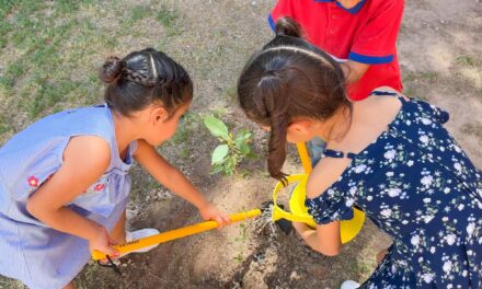 Dona Parques y Jardines 30 árboles al albergue Granja Hogar de DIF Municipal