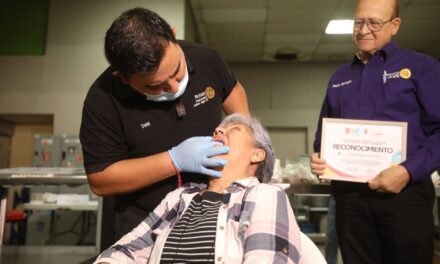 Entrega DIF prótesis dentales a adultos mayores