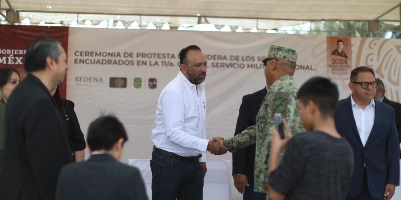 Asiste secretario del Ayuntamiento a Protesta de Bandera de Soldados del SMN