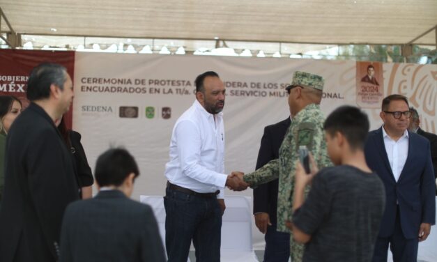 Asiste secretario del Ayuntamiento a Protesta de Bandera de Soldados del SMN