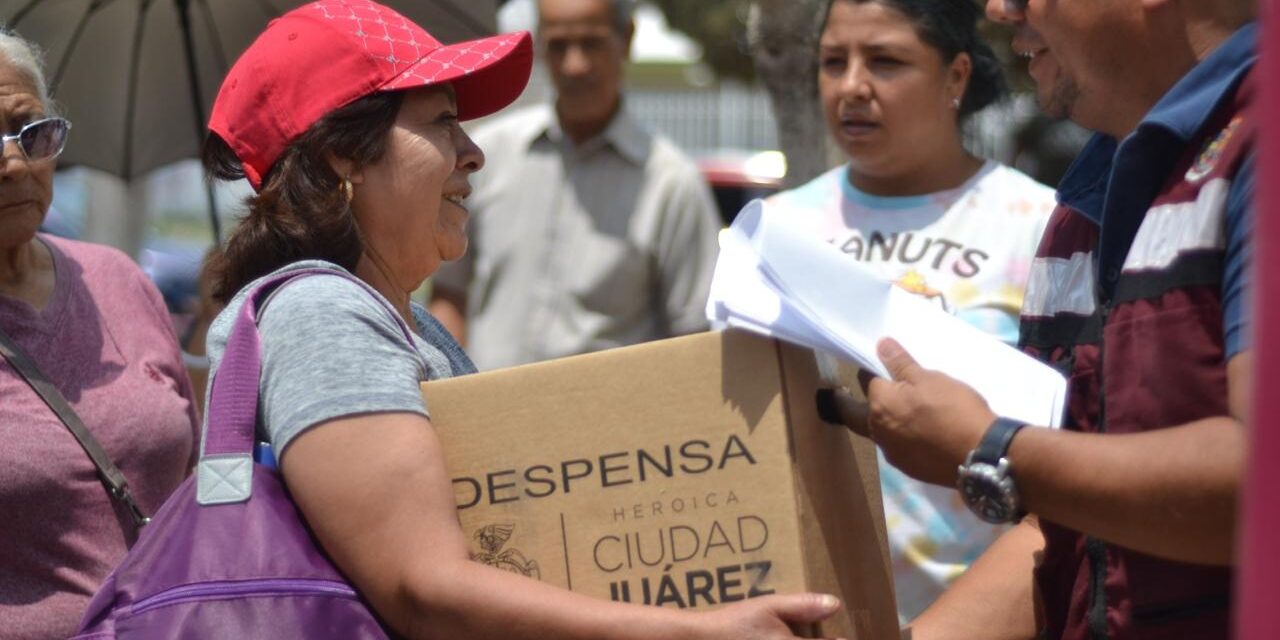 Desarrollo Social entrega de despensas en diversas zonas de la ciudad