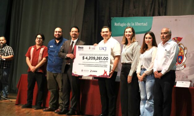 Entrega el Gobierno Municipal becas para el ingreso a la universidad