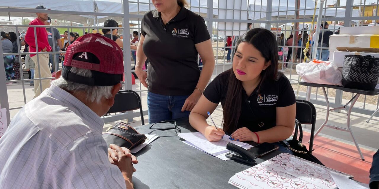 Continúa Atención Ciudadana con entrega de lentes gratis