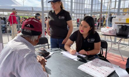 Continúa Atención Ciudadana con entrega de lentes gratis