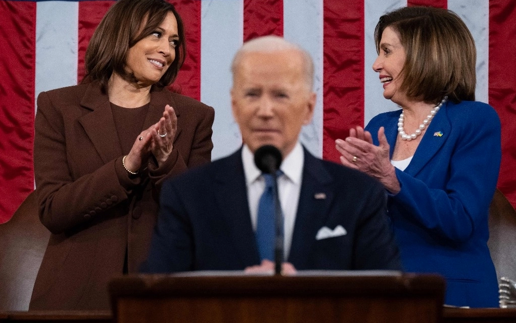 Apoya Pelosi a Harris como candidata a la presidencia