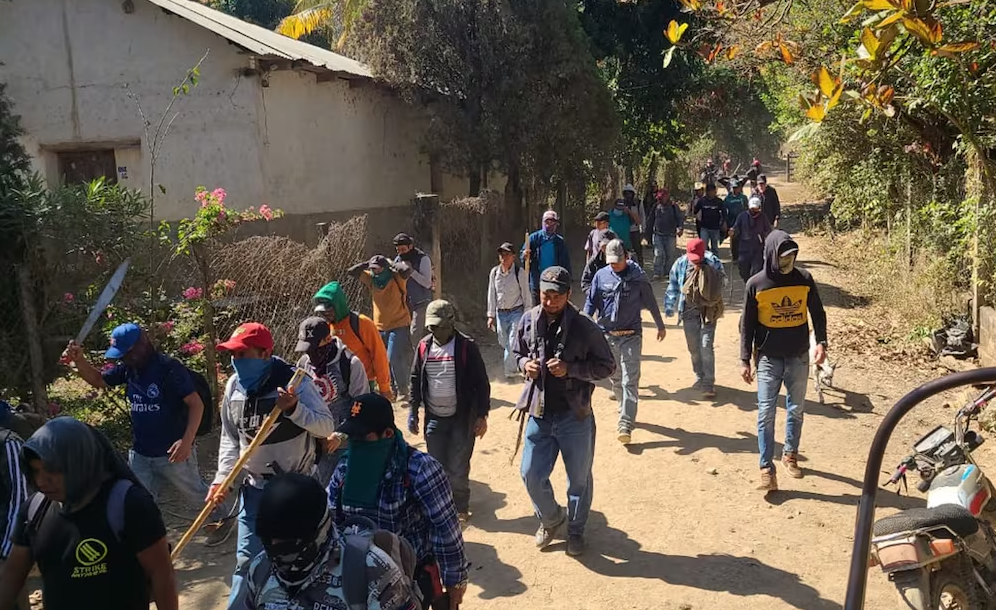 Alrededor de 400 habitantes huyen de poblados de Chiapas tras ataque con drones