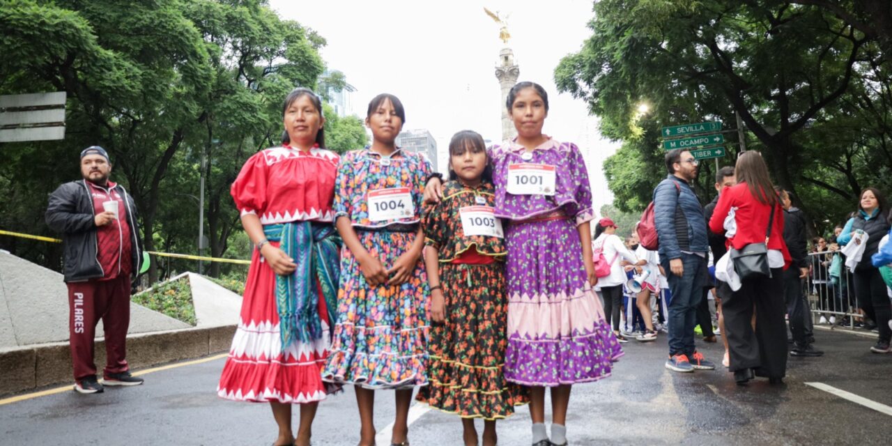 Orgullo Rarámuri en CDMX: Destacan jóvenes en la Segunda Gran Carrera “Vamos juntas y juntos hacia la meta”