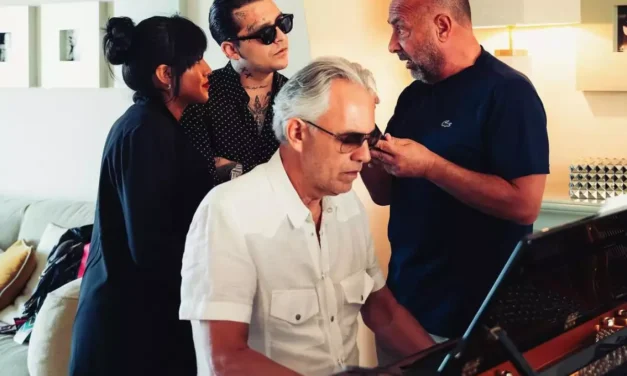 Christian Nodal canta con el tenor Andrea Bocelli