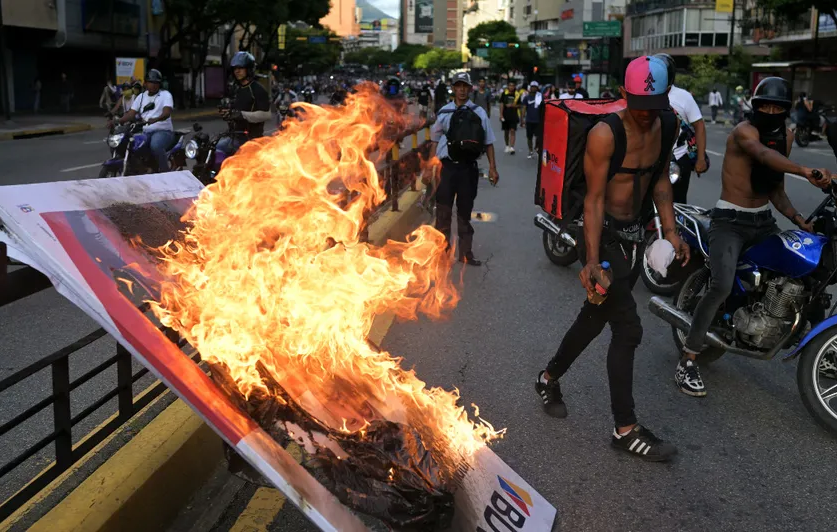 Protestas contra reelección de Maduro dejan 4 muertos y decenas de detenidos