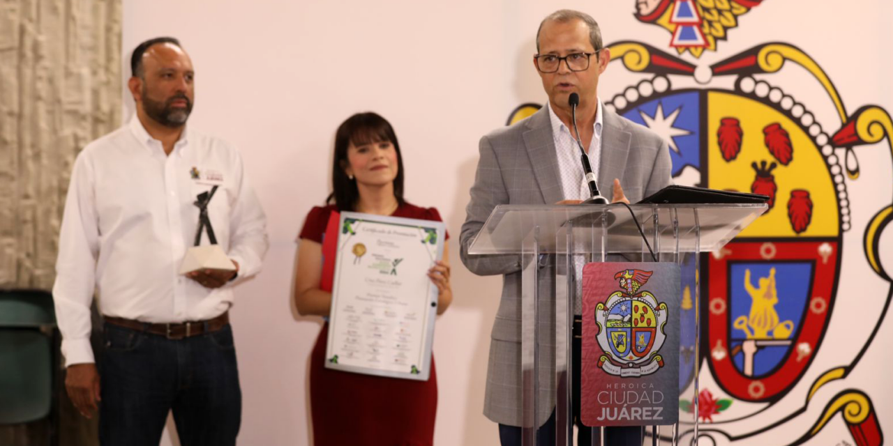 Reconocen a Alcalde, Cruz Pérez Cuéllar, con premio ‘Buen Gobierno Municipal 2024’