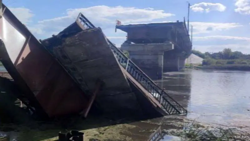 Las fuerzas de Ucrania destruyen un puente clave en su incursión en Rusia