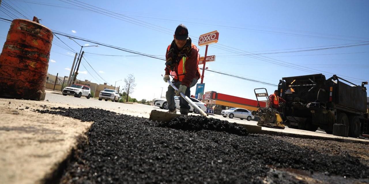 Atendió Obras Públicas más de 60 colonias con programa de bacheo durante julio