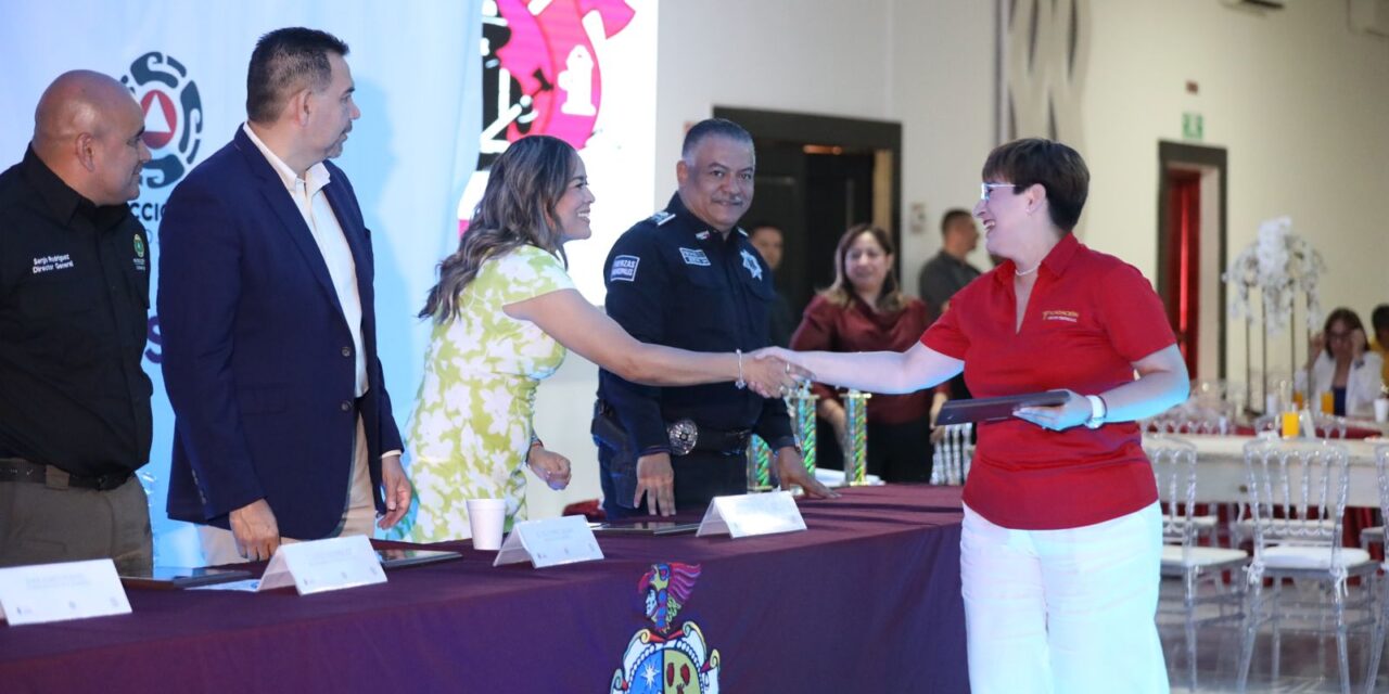 Reconoce alcalde labor del Heroico Cuerpo de Bomberos