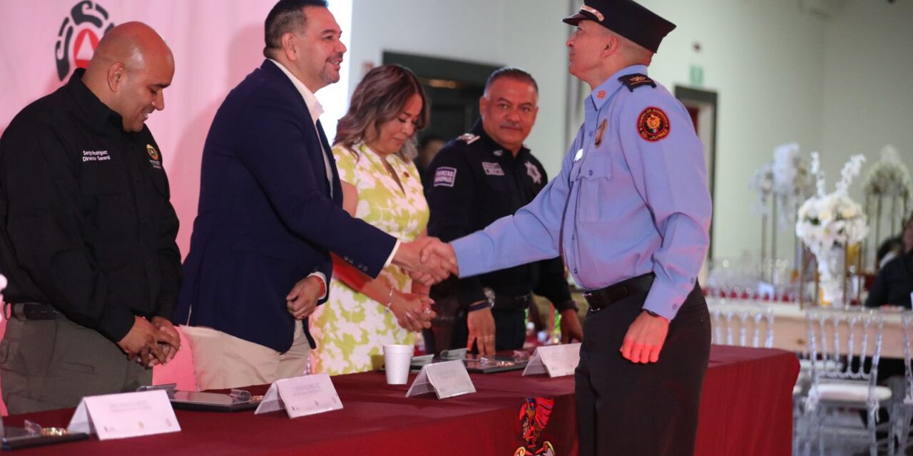 Reconoce alcalde labor del Heroico Cuerpo de Bomberos