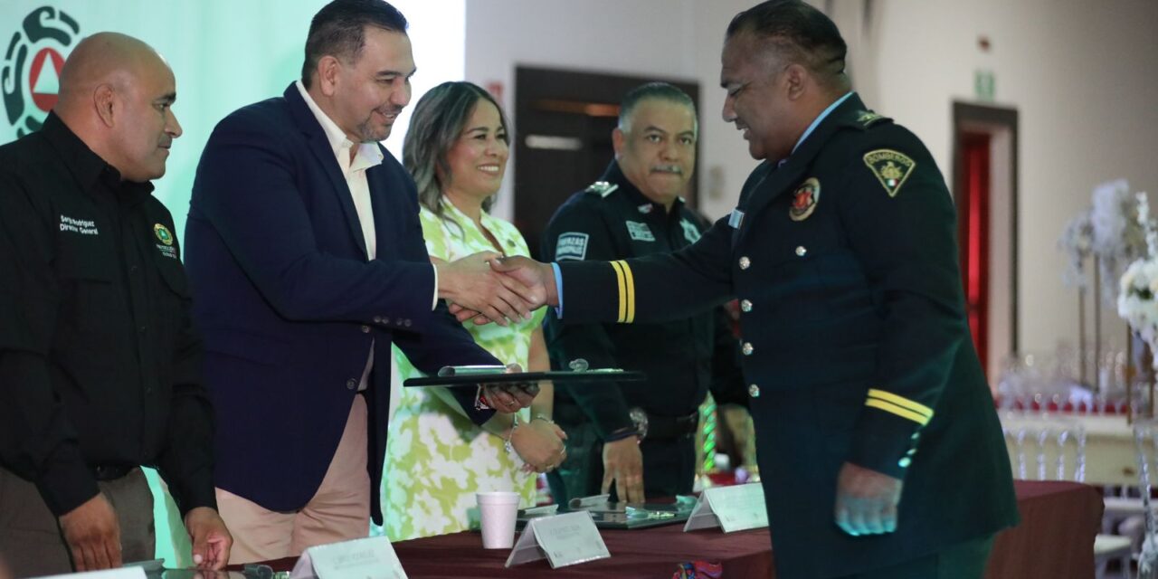 Reconoce alcalde labor del Heroico Cuerpo de Bomberos