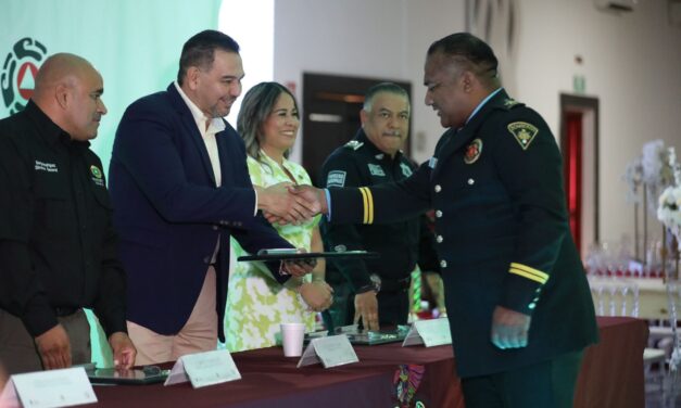 Reconoce alcalde labor del Heroico Cuerpo de Bomberos