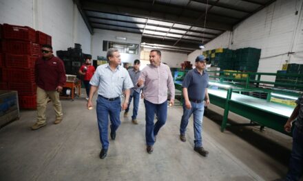 Realiza Presidente Municipal recorrido por empresa en Cuauhtémoc, Chih.