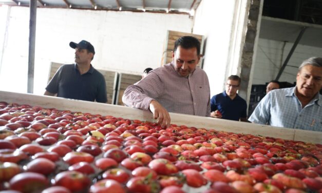 Realiza Presidente Municipal recorrido por empresa en Cuauhtémoc, Chih.