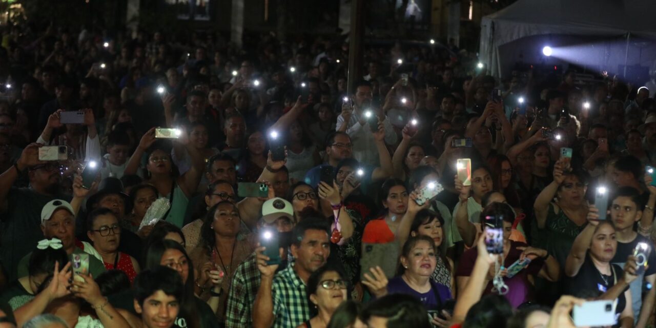 Todo un éxito la “Callejoneada Yo te Recuerdo” en honor a Juan Gabriel