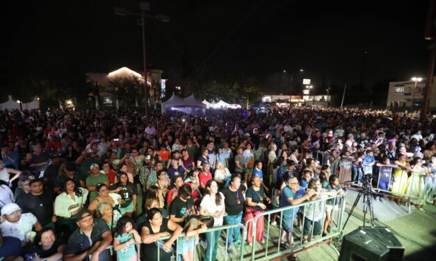 Todo un éxito la “Callejoneada Yo te Recuerdo” en honor a Juan Gabriel