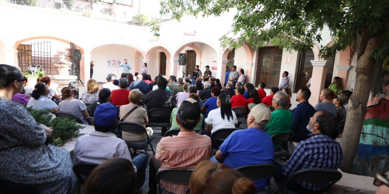 Ciudadanos de Aquiles Serdán, Chih. se benefician con un camión recolector