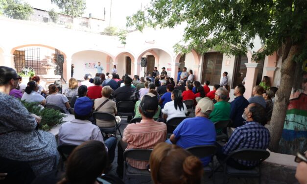 Ciudadanos de Aquiles Serdán, Chih. se benefician con un camión recolector