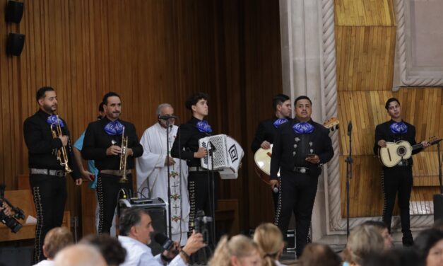 Celebran misa en honor a Juan Gabriel