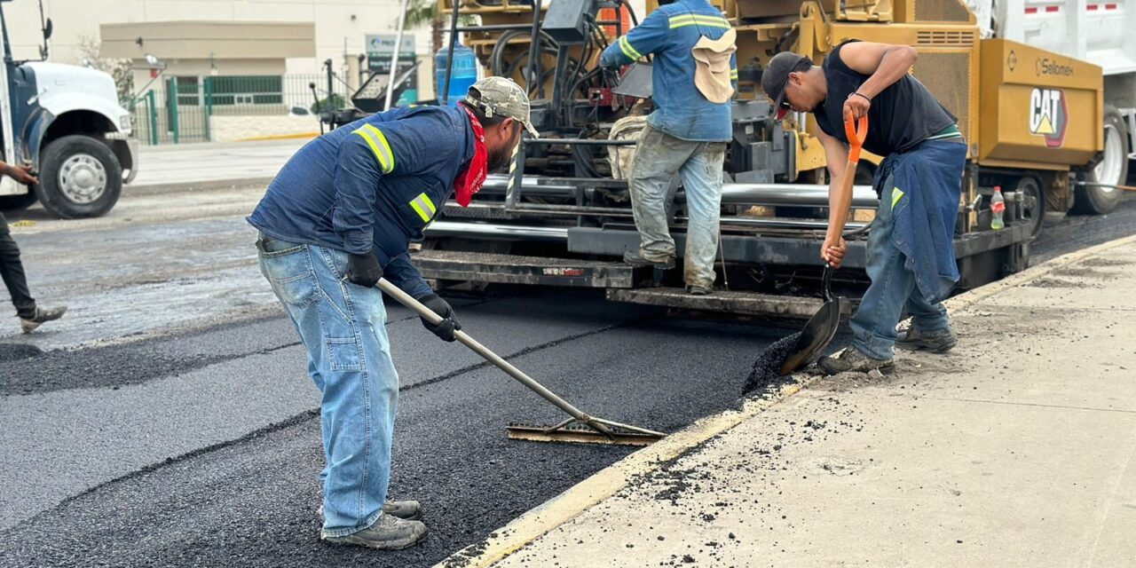 Comenzó Obras Públicas colocación de carpeta asfáltica en la avenida Santiago Troncoso