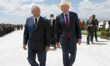 Trabajamos con máximo respeto a la soberanía de México, responde Ken Salazar tras “pausa” de AMLO a relaciones