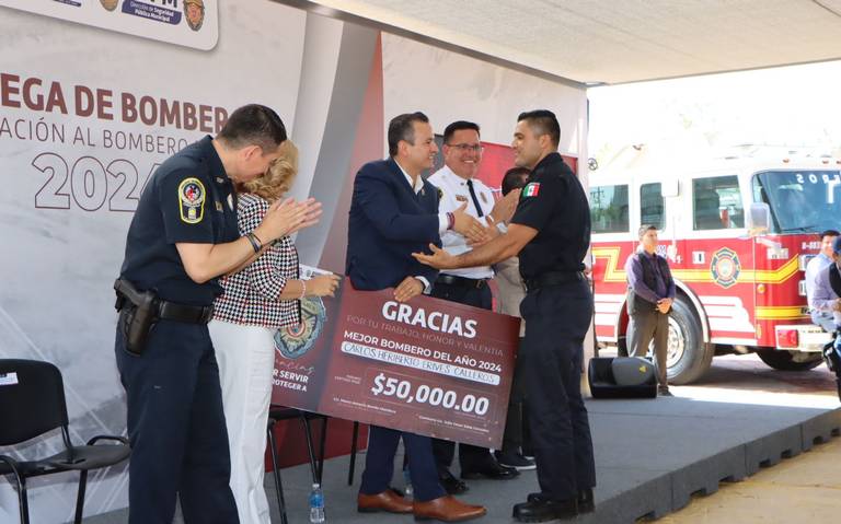 Entrega Marco Bonilla unidades bomberas y reconocimiento al “Bombero del Año”