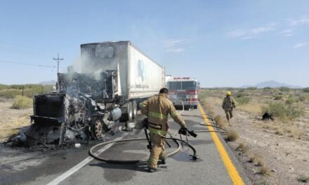 Cierran tramo carretero Juárez-Ahumada en sentido de norte a sur por accidente automovilístico