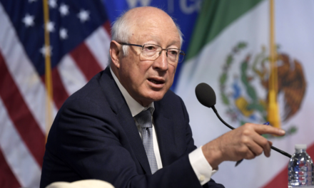 Reforma judicial, riesgo para el funcionamiento de la democracia en México: Ken Salazar