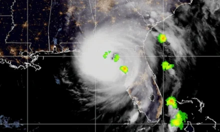 “Helene” baja de huracán a tormenta de categoría 1