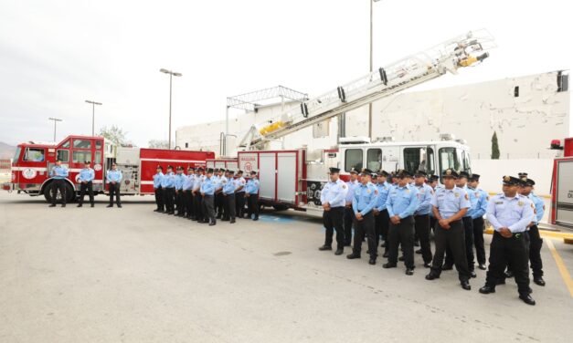 Entrega Presidente Pérez Cuéllar tres máquinas extintoras al Departamento de Bomberos