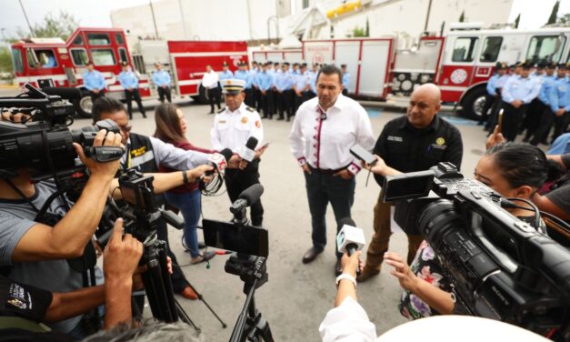 Entrega Presidente Pérez Cuéllar tres máquinas extintoras al Departamento de Bomberos