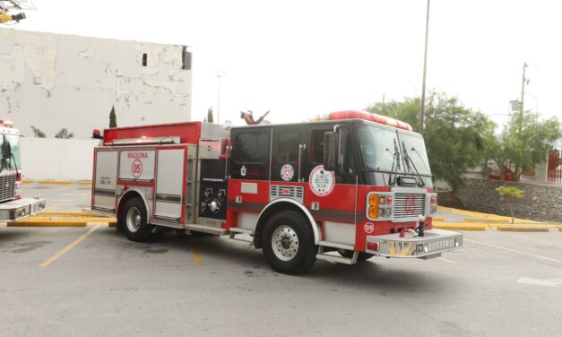 Entrega Presidente Pérez Cuéllar tres máquinas extintoras al Departamento de Bomberos