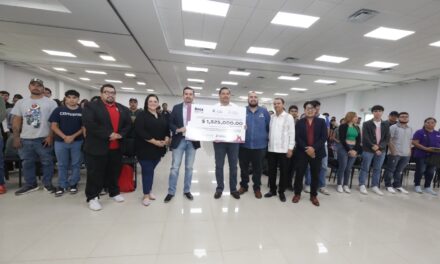 Entrega alcalde becas de acceso a la universidad en el ITCJ y en la UPNCH