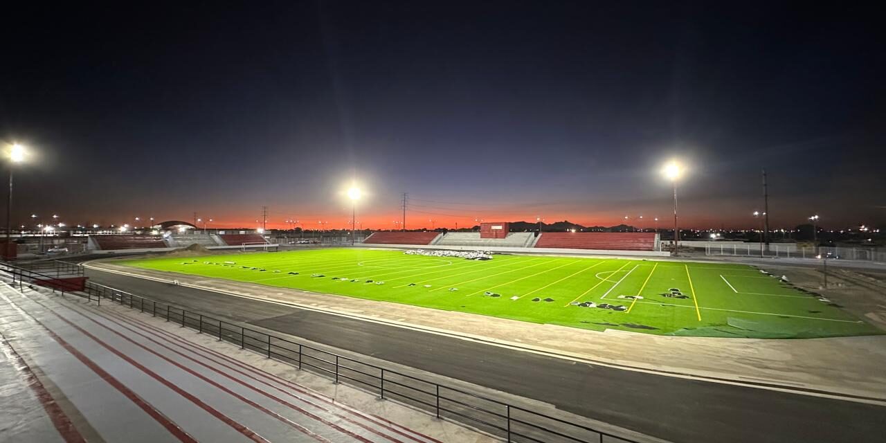 Avanza Obras Públicas con la iluminación en el Estadio ‘8 de Diciembre’