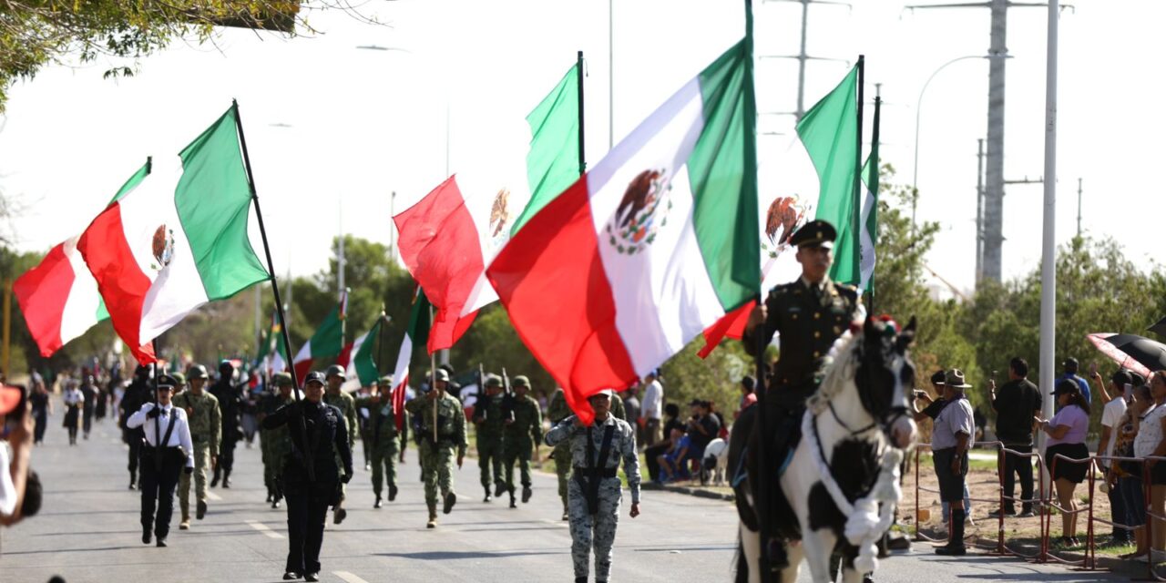 Disfrutan juarenses Desfile Cívico- Militar por el 214 aniversario de la Independencia de México