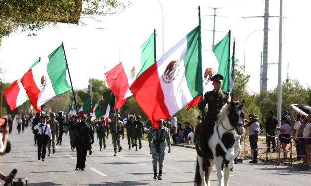 Disfrutan juarenses Desfile Cívico- Militar por el 214 aniversario de la Independencia de México