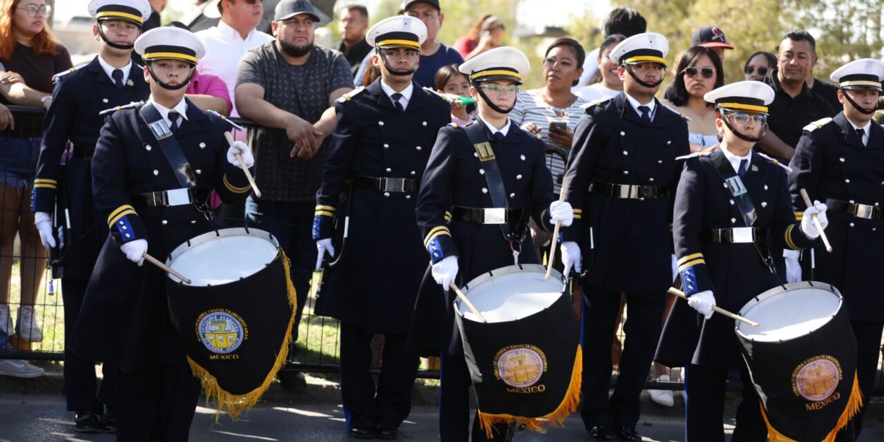 Disfrutan juarenses Desfile Cívico- Militar por el 214 aniversario de la Independencia de México