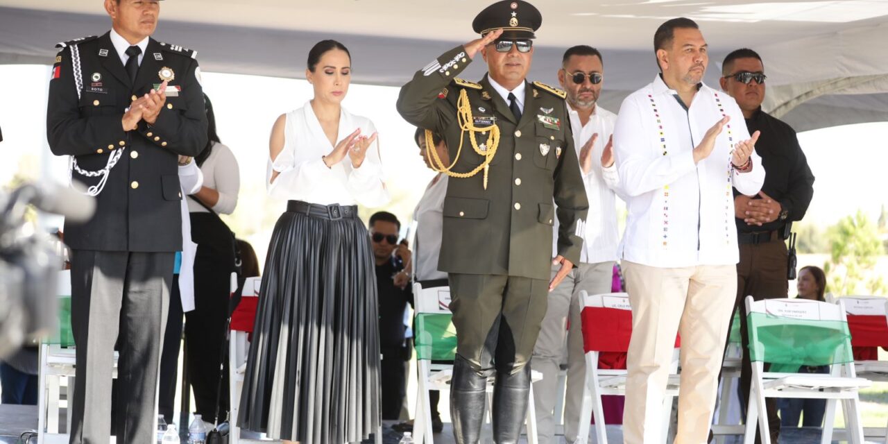 Disfrutan juarenses Desfile Cívico- Militar por el 214 aniversario de la Independencia de México